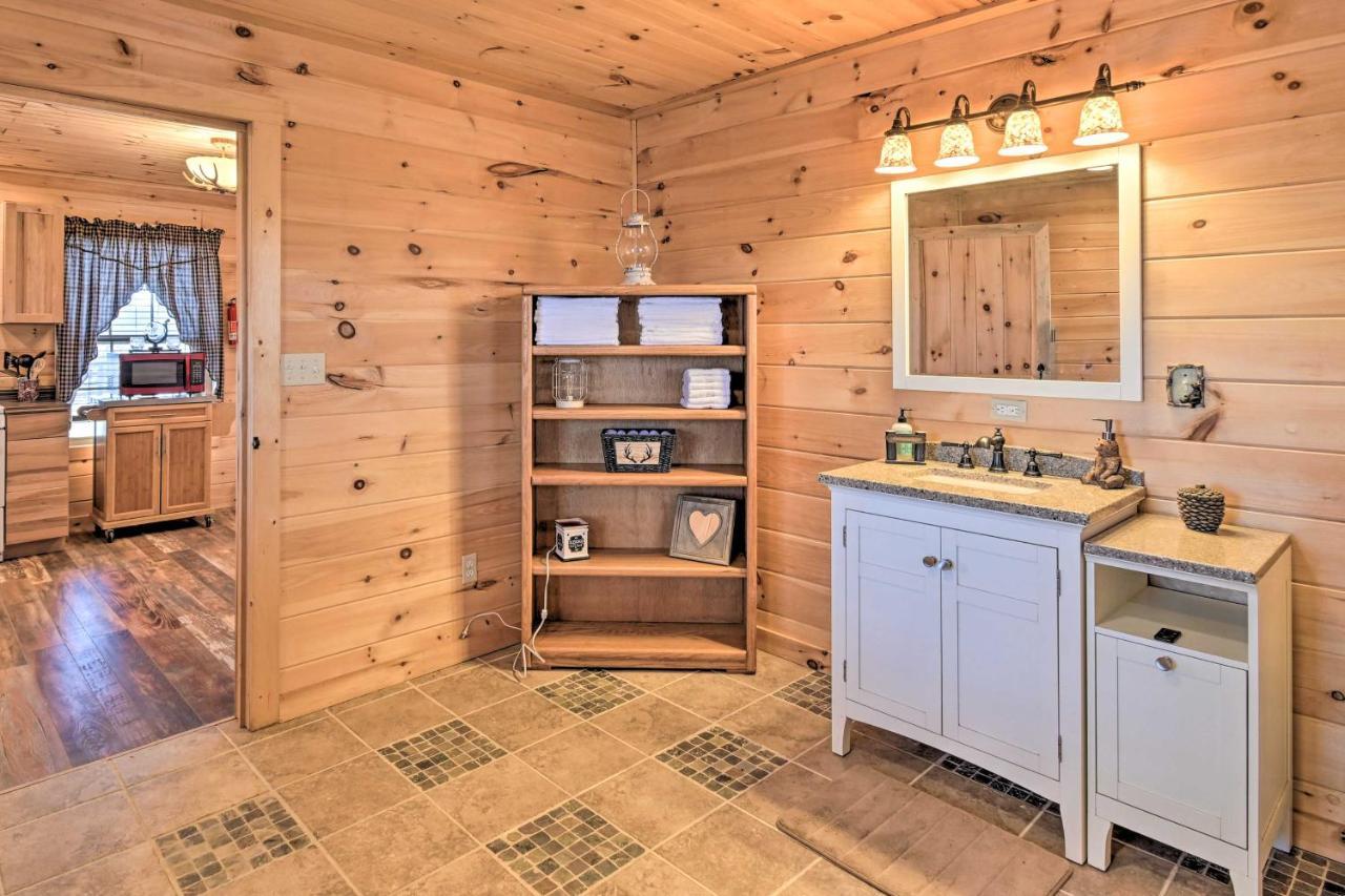 Quiet And Secluded Berea Cabin On 70-Acre Farm! ภายนอก รูปภาพ